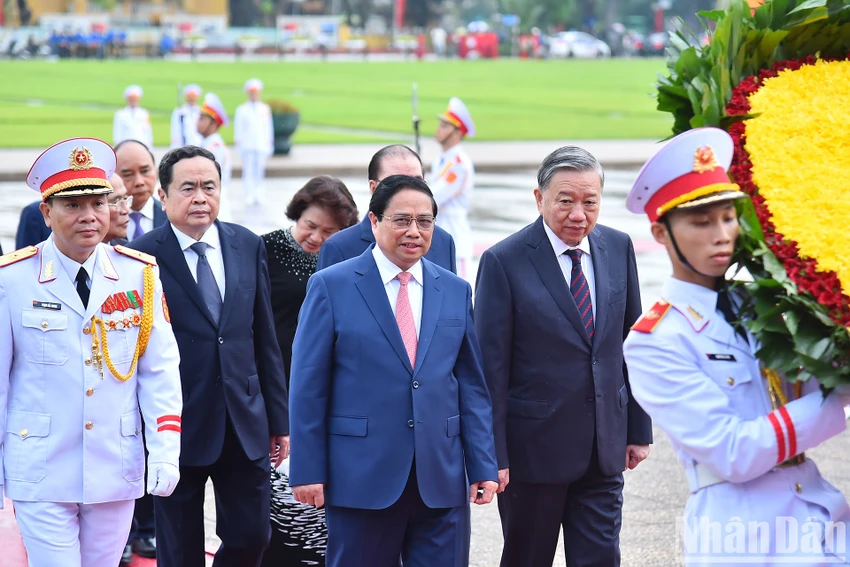 anh-lanh-dao-dang-nha-nuoc-vao-lang-vieng-chu-tich-ho-chi-minh-nhan-dip-quoc-khanh.jpg
