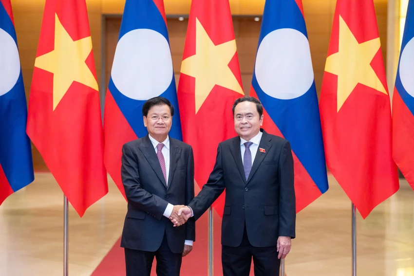Vun đắp mối quan hệ Việt Nam-Lào mãi mãi vững bền hơn núi, hơn sông