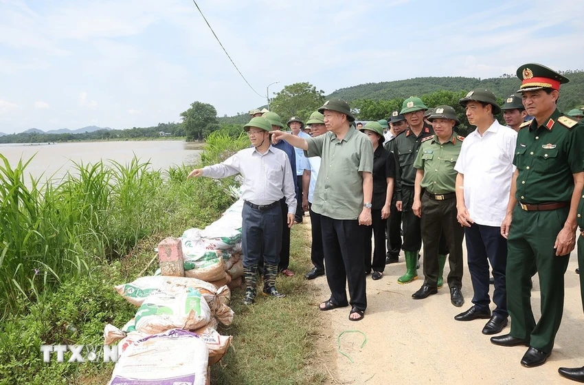 tong-bi-thu-chu-tich-nuoc-di-kiem-tra-phong-chong-lut-bao-tai-tuyen-quang-4.jpg