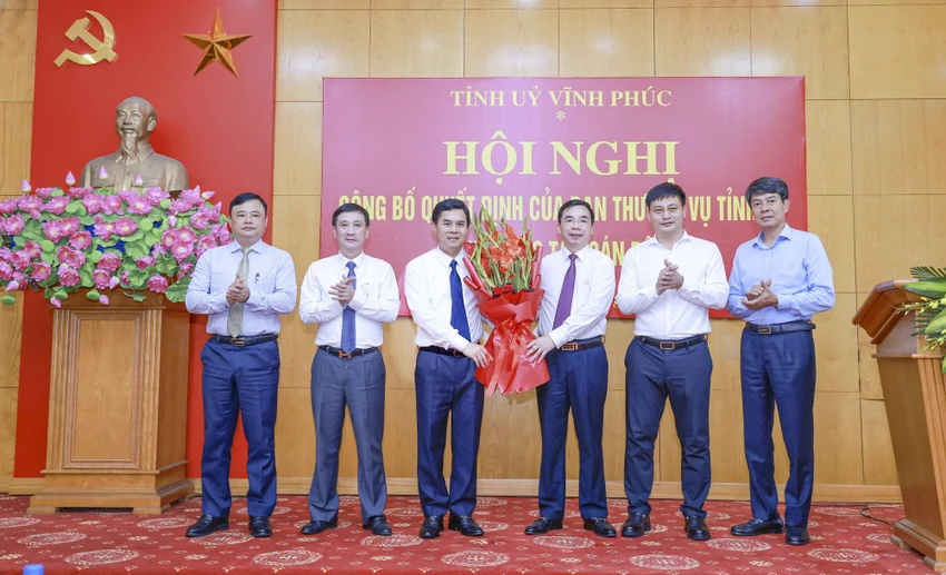 Nhân sự tuần qua: Bổ nhiệm, bầu nhiều vị trí nhân sự quan trọng ở Trung ương, địa phương