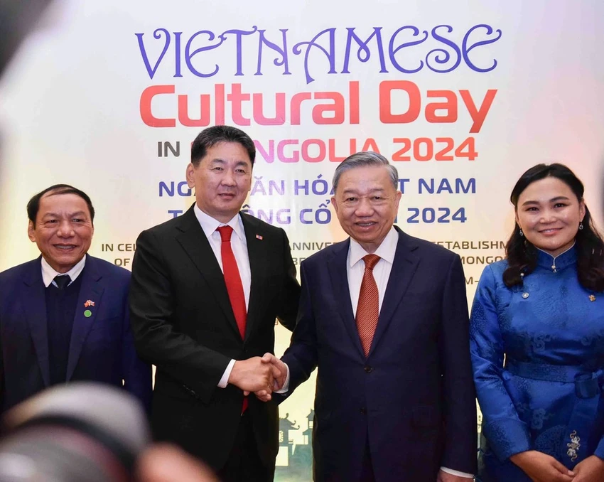 nha-hat-noi-tieng-600-cho-o-mong-co-kin-khan-gia-chao-mung-tong-bi-thu-chu-tich-nuoc-to-lam.jpg