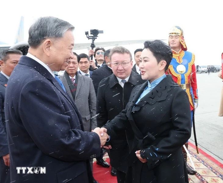 tong-bi-thu-chu-tich-nuoc-to-lam-den-san-bay-thanh-cat-tu-han-bat-dau-tham-cap-nha-nuoc-mong-co-1.jpg
