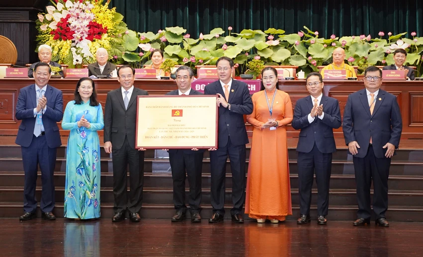 bi-thu-tp-hcm-nguyen-van-nen-suc-manh-dai-doan-ket-giup-tp-hcm-kien-tao-tuong-lai.jpg