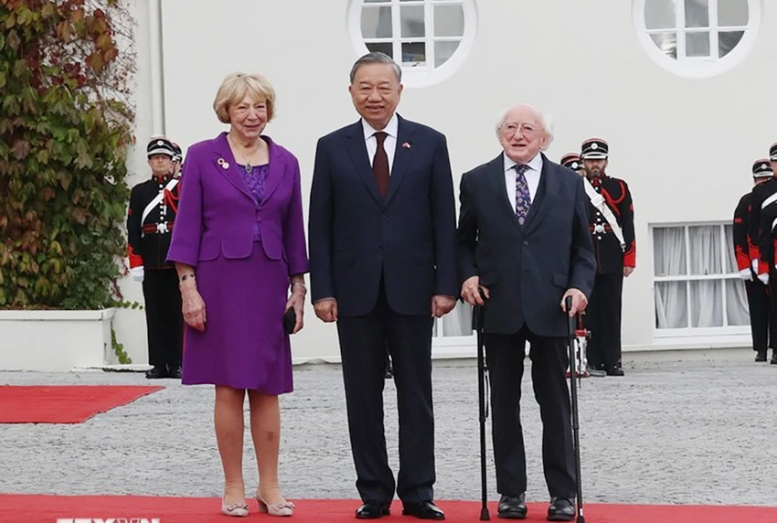 chuyen-cong-tac-voi-nhieu-lan-dau-tien-dac-biet-cua-tong-bi-thu-chu-tich-nuoc-to-lam-6.jpg