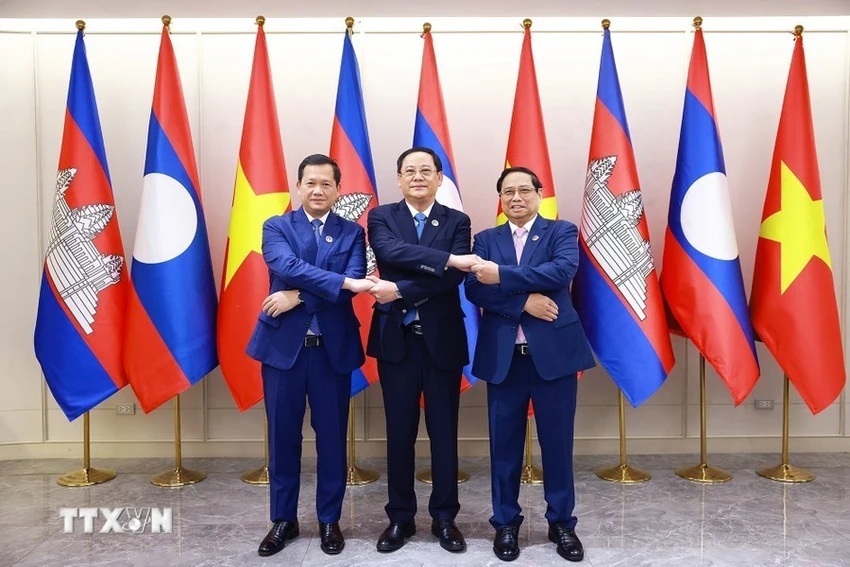 Hình ảnh Thủ tướng Phạm Minh Chính 3 nước Việt Nam-Lào-Campuchia ăn sáng và làm việc