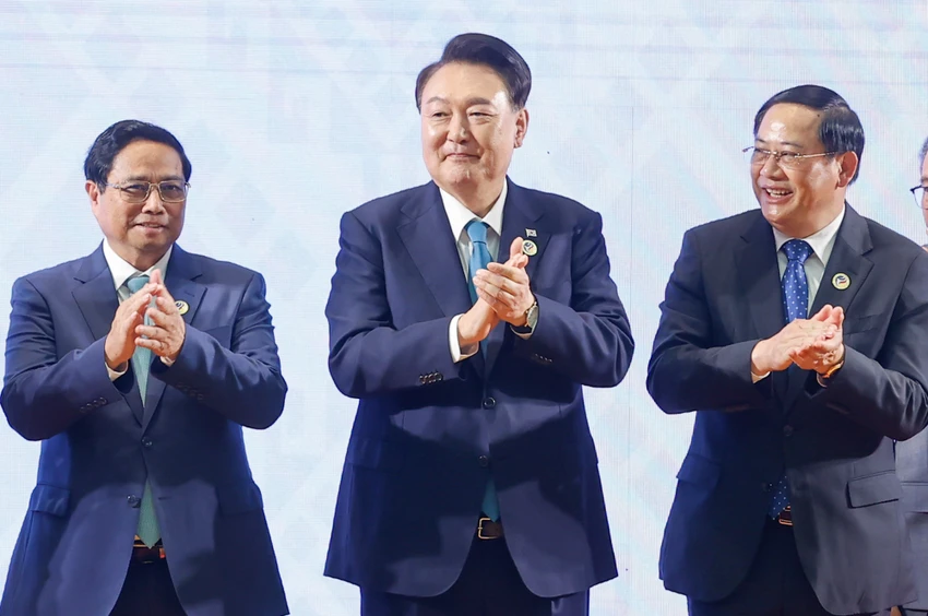 nhin-lai-hon-60-hoat-dong-trong-4-ngay-cua-thu-tuong-pham-minh-chinh-o-lao-2.jpg