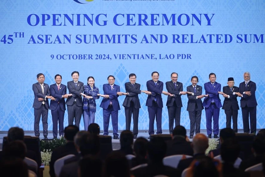 nhin-lai-hon-60-hoat-dong-trong-4-ngay-cua-thu-tuong-pham-minh-chinh-o-lao.jpg
