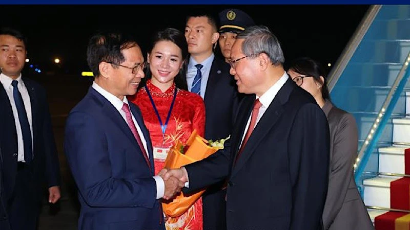 thu-tuong-trung-quoc-ly-cuong-da-den-viet-nam-bat-dau-chuyen-tham-chinh-thuc-4.jpeg
