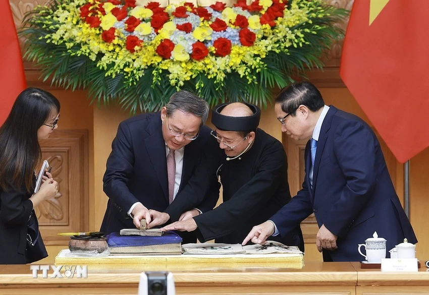 2-thu-tuong-viet-nam-trung-quoc-cung-lam-tranh-dong-ho-thuong-lam-dan-ca-quan-ho.jpg
