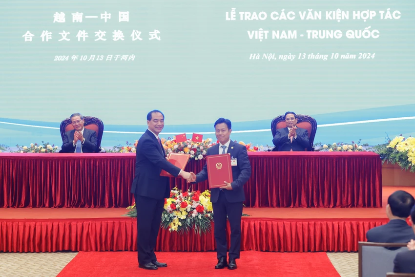 Việt Nam - Trung Quốc trao 10 văn kiện hợp tác quan trọng, trong đó có kết nối đường sắt