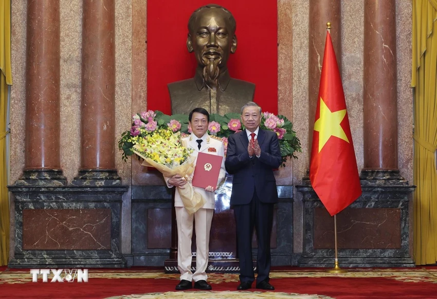 Bộ trưởng Công an Lương Tam Quang, Thứ trưởng Quốc phòng Nguyễn Tân Cương được thăng quân hàm Đại tướng