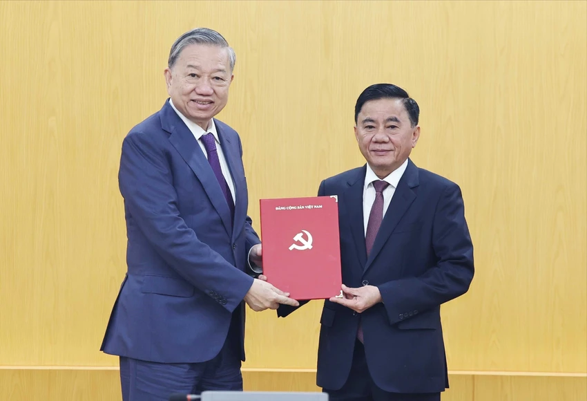 bo-chinh-tri-phan-cong-ong-tran-cam-tu-lam-thuong-truc-ban-bi-thu-1.jpg