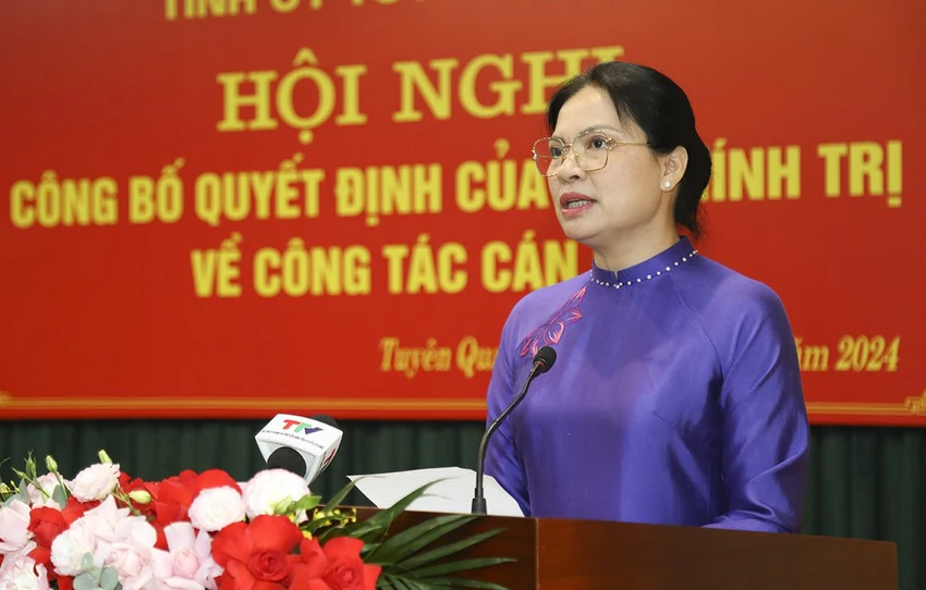 bo-chinh-tri-dieu-dong-ba-ha-thi-nga-lam-bi-thu-tuyen-quang-1.jpg