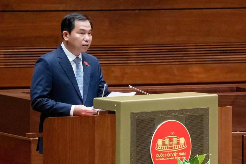 le-quang-manh-thue-phan-bon.jpg
