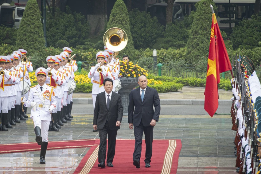 chu-tich-nuoc-luong-cuong-don-tong-thong-bulgari (12).jpg