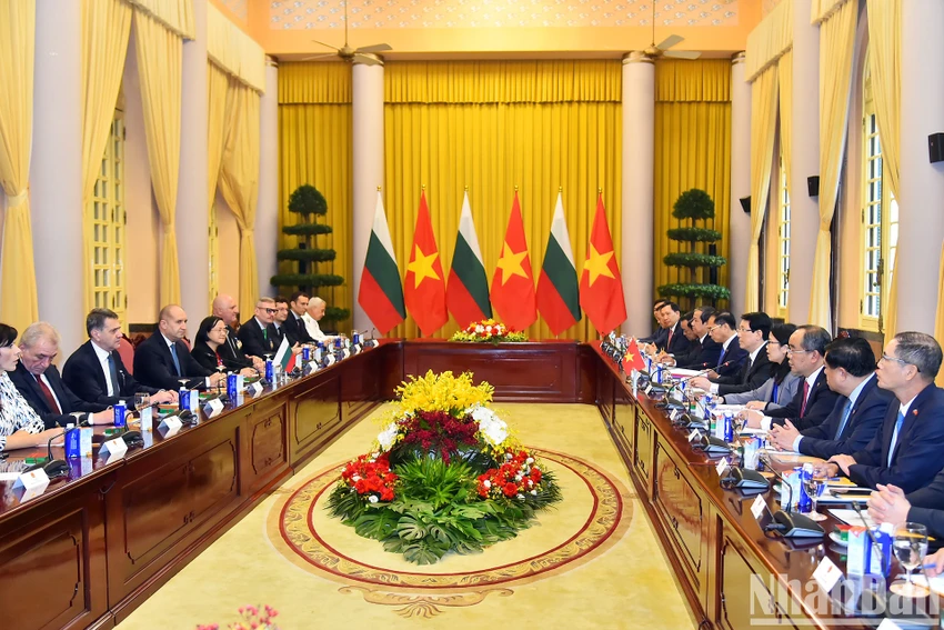 chu-tich-nuoc-luong-cuong-don-tong-thong-bulgari (4).jpg