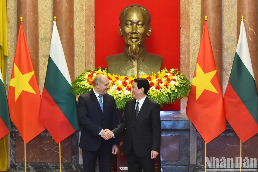 chu-tich-nuoc-luong-cuong-don-tong-thong-bulgari (7).jpg