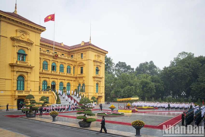 chu-tich-nuoc-luong-cuong-don-tong-thong-bulgari (9).jpg