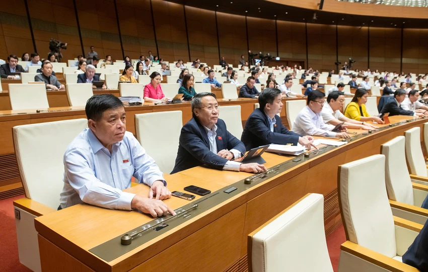 Quốc hội gỡ khó cho đầu tư, tài chính qua phân cấp phân quyền một luật sửa nhiều luật