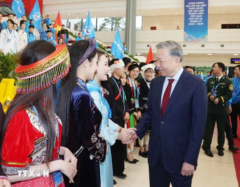 tong-bi-thu-to-lam-bo-khung-cua-trung-uong-tinh-thi-rat-hoanh-trang-1.jpg
