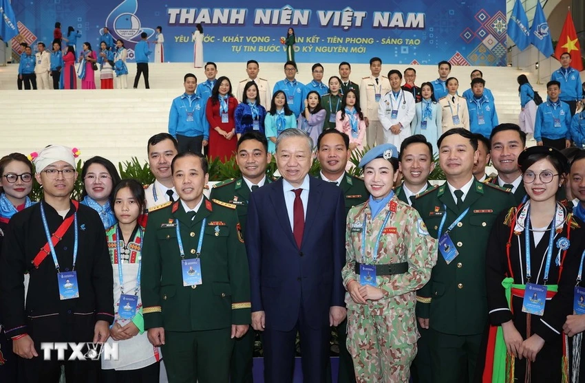 tong-bi-thu-to-lam-bo-khung-cua-trung-uong-tinh-thi-rat-hoanh-trang.jpg