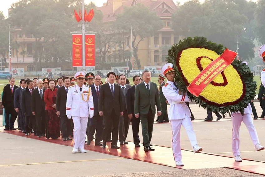 2012-lanh-dao-dang-vieng-chu-tich-ho-chi-minh-1-4 copy.png