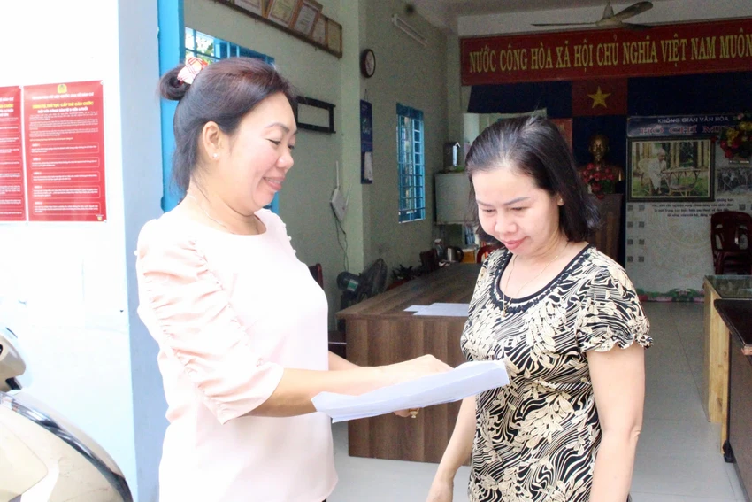 Khu phố mới làm đường, lắp điện, chăm lo đời sống người dân
