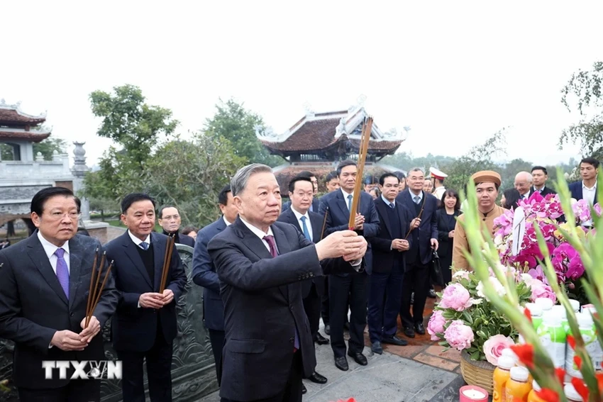 tong-bi-thu-to-lam-dang-huong-tuong-niem-chu-tich-ho-chi-minh-tong-bi-thu-le-hong-phong-1.png