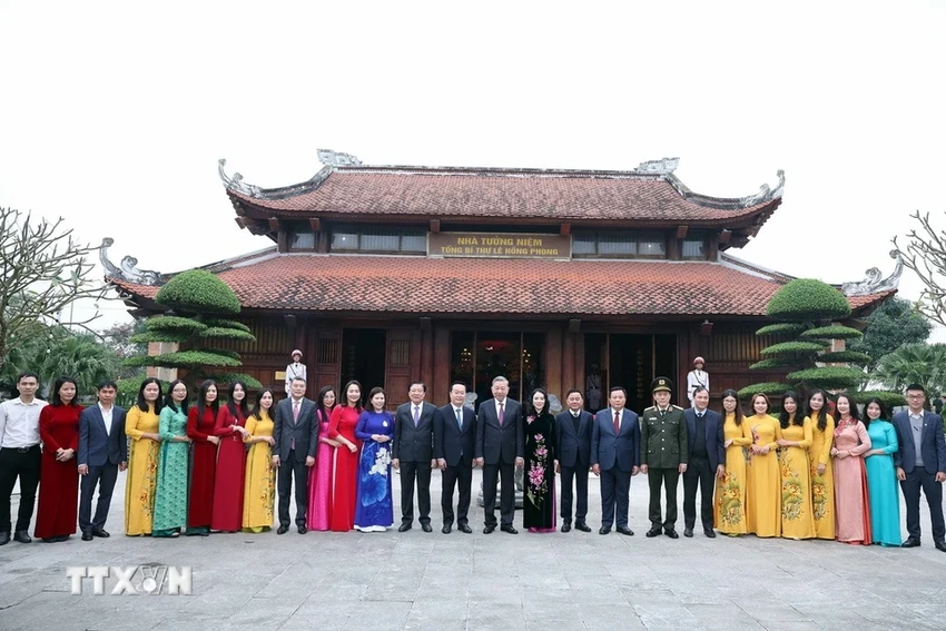 tong-bi-thu-to-lam-dang-huong-tuong-niem-chu-tich-ho-chi-minh-tong-bi-thu-le-hong-phong-11.png