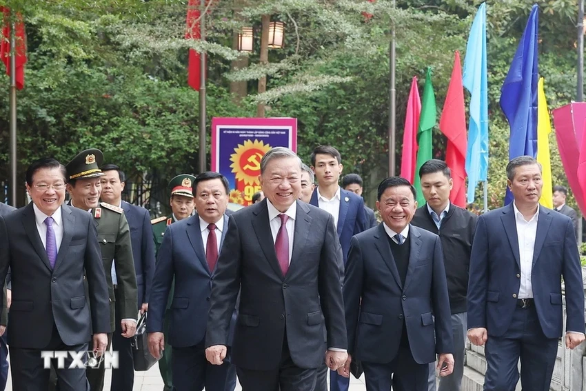tong-bi-thu-to-lam-dang-huong-tuong-niem-chu-tich-ho-chi-minh-tong-bi-thu-le-hong-phong-3.png