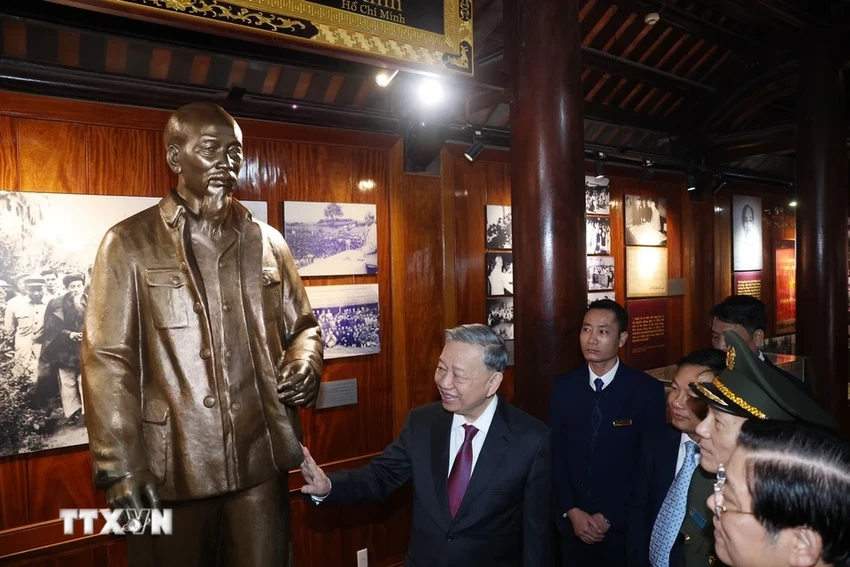 tong-bi-thu-to-lam-dang-huong-tuong-niem-chu-tich-ho-chi-minh-tong-bi-thu-le-hong-phong-4.png