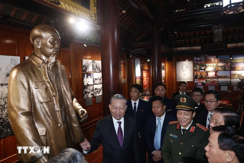 tong-bi-thu-to-lam-dang-huong-tuong-niem-chu-tich-ho-chi-minh-tong-bi-thu-le-hong-phong-6.png