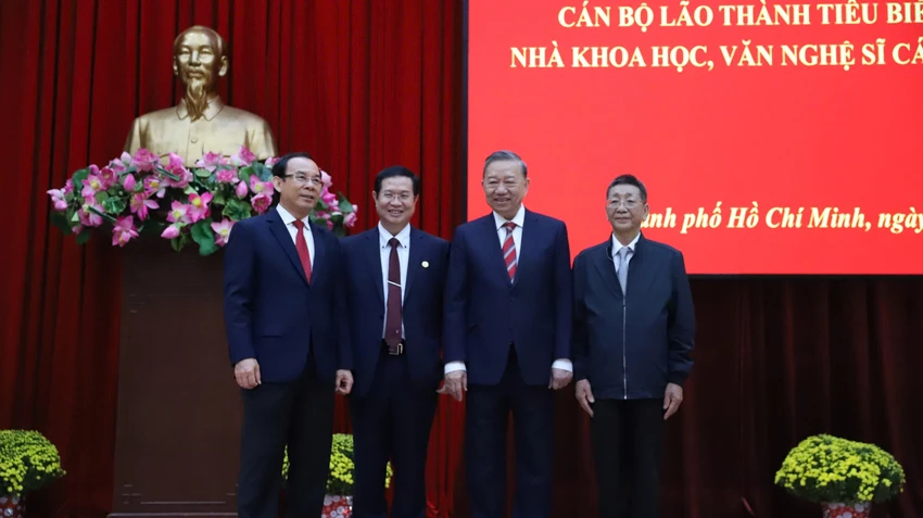 hinh-anh-tong-bi-thu-to-lam-gap-mat-can-bo-lao-thanh-cac-tinh-thanh-phia-nam-12.jpg