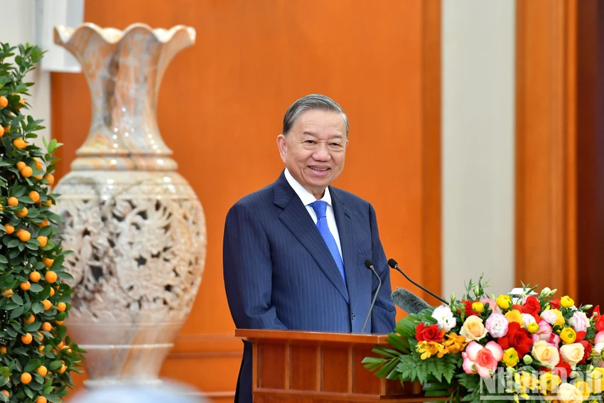 tong-bi-thu-to-lam-tiep-doan-100-kieu-bao-tieu-bieu-tham-du-xuan-que-huong-2025-2.jpg