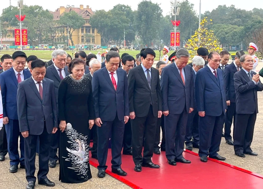lanh-dao-dang-nha-nuoc-vao-lang-vieng-chu-tich-ho-chi-minh-1.jpg