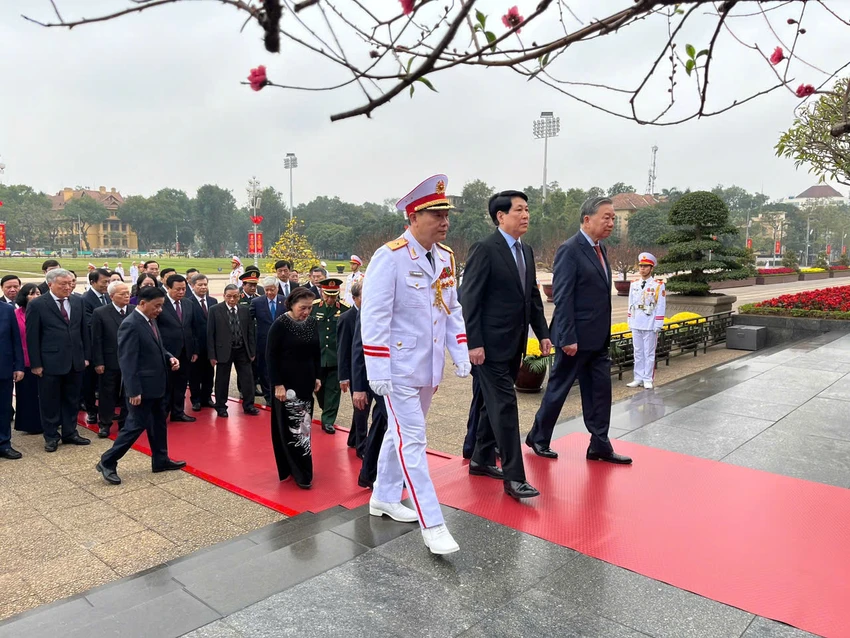 lanh-dao-dang-nha-nuoc-vao-lang-vieng-chu-tich-ho-chi-minh-2.jpg