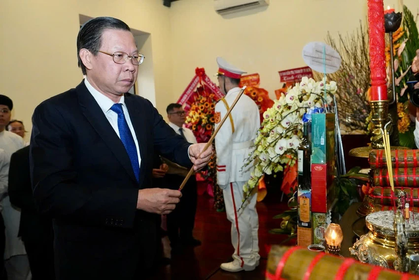 chu-tich-phan-van-mai-dang-huong.jpg