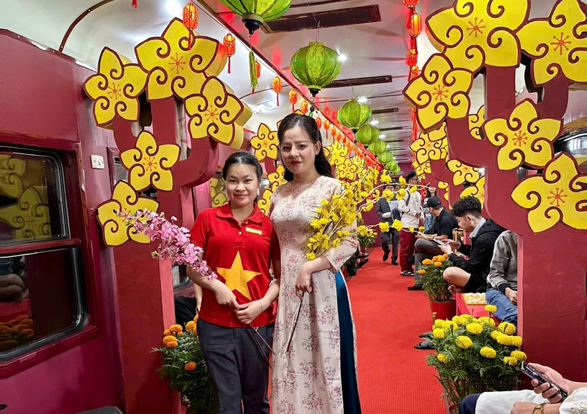 Nguoi-dan-don-tet-tren-tau.jpg
