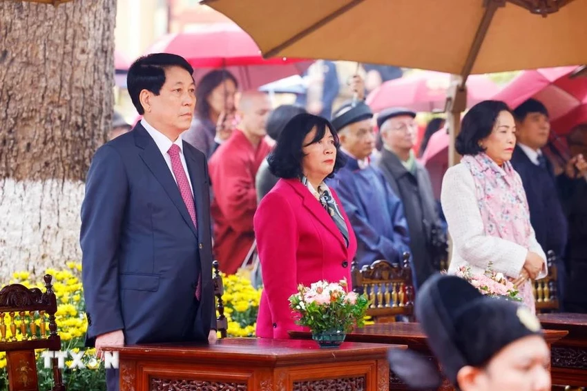 chu-tich-nuoc-chu-tri-le-dang-huong-khai-xuan-tai-hoang-thanh-thang-long-3.jpg