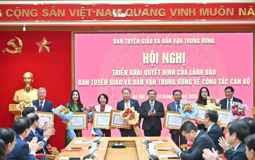 28-can-bo-cua-ban-tuyen-giao-va-dan-van-trung-uong-xin-nghi-huu-truoc-tuoi-5.jpg