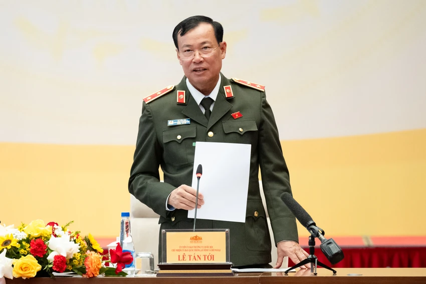 du-lieu-ca-nhan-bi-tan-cong-chiem-doat-mua-ban-trai-phep-le-tan-toi.jpg