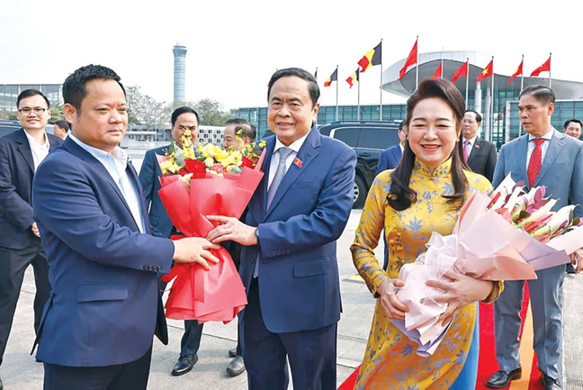 Chủ tịch Quốc hội Trần Thanh Mẫn và Phu nhân lên đường dự Đại hội đồng IPU-150, thăm chính thức Uzbekistan và Armenia