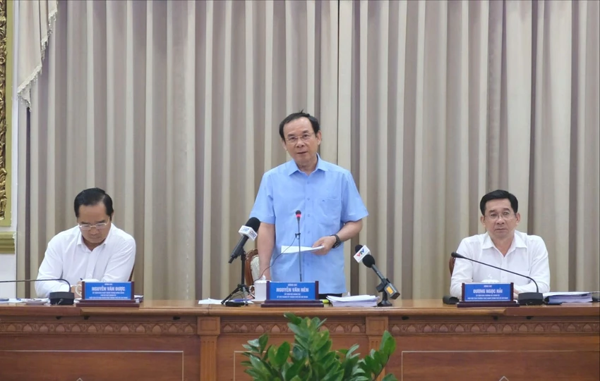 Bí thư TP.HCM Nguyễn Văn Nên đặt hai câu hỏi nóng về cây xanh, thu phí lòng đường