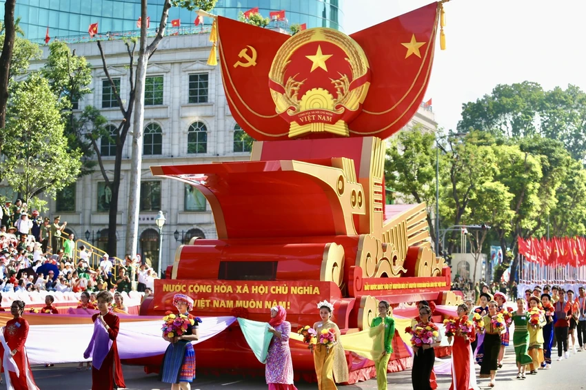 1-xe-quoc-huy-hoang-giang.jpg