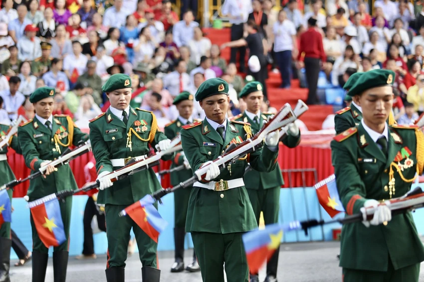 2-hoang-giang-tong-duyet-7h30.jpg