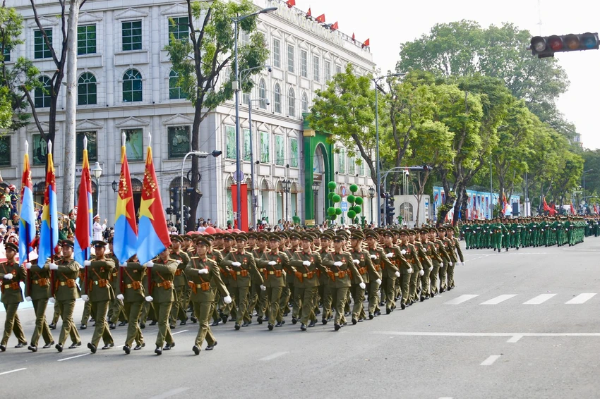 dai-dien-5-canh-quan-hoang-giang.jpg