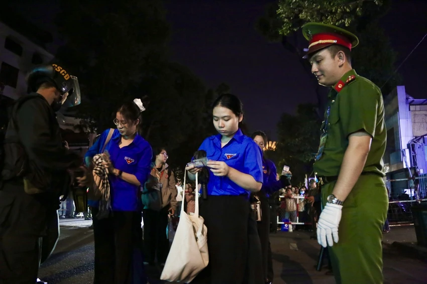 hoang-giang-kiem-tra-an-ninh-pham-ngoc-thach-7.jpg