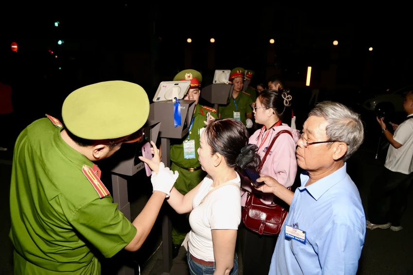 hoang-giang-kiem-tra-an-ninh-pham-ngoc-thach-9.jpg