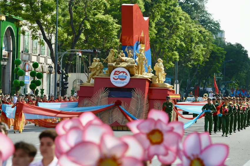 hoang-giang-xe-to-chi-huy-cam-co.jpg