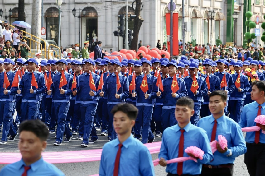 khoi-quan-chung-giang.jpg